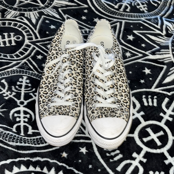 Men’s Low Top Leopard Print Converse - Picture 1 of 4